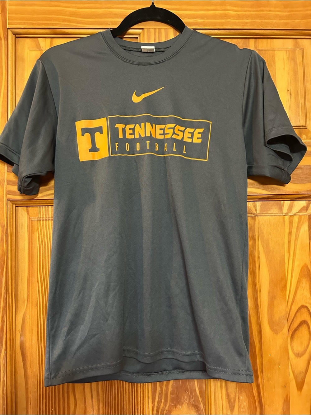 Nike Tennessee Football Short-Sleeve Tee - Charcoal with Orange Logo youth large